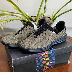 Bernie Mev. Victoria walking shoe, bronze, size 40, NWT